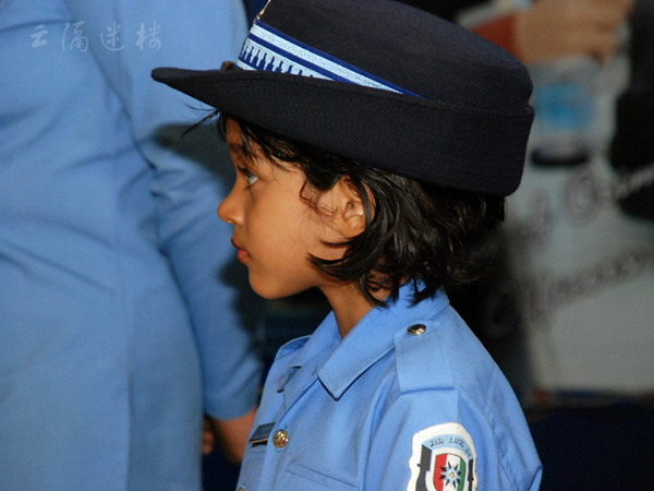 ��·��ʹ��������ɫ��Ů������ͼ��